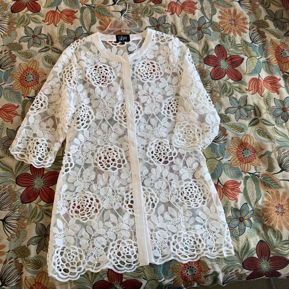 Luigi lace jacket/tunic  EUC MED